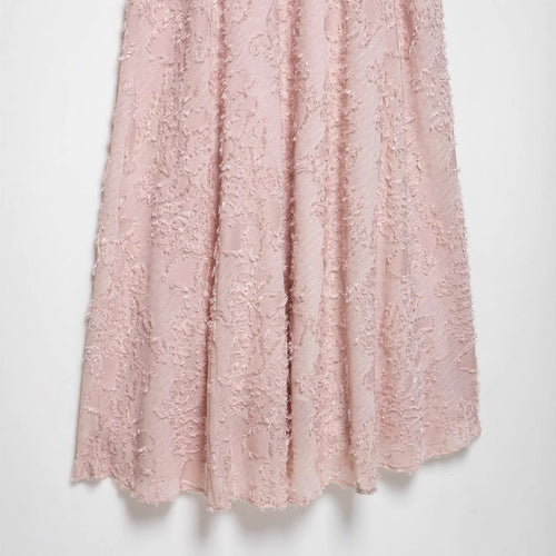 Femme Halterneck Spids Maxi Kjole med Flydende Silhuet Stilla