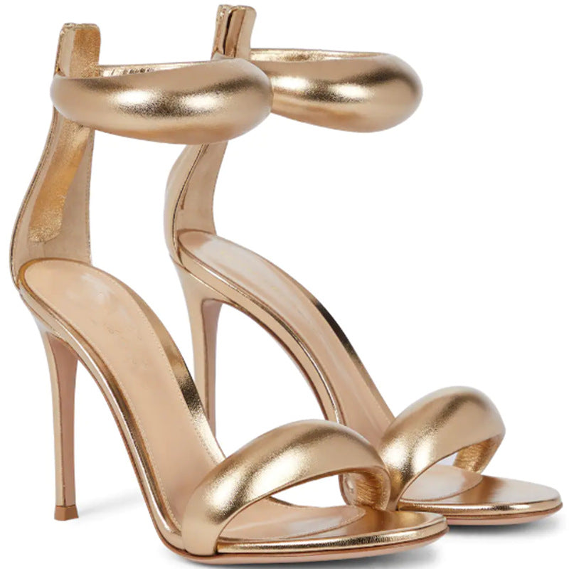 Femme Højglans Stiletto Sandaler med skulpturel ankelrem Stilla