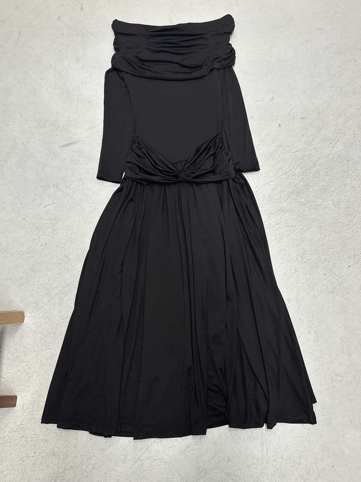 Dame wrap kjole med voluminøs flæsekant og elegant off-shoulder design Skovae