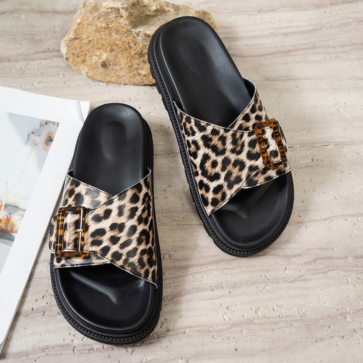 Dame stilfulde slide-sandaler med leopardmønster og moderne spænde-design Stilla