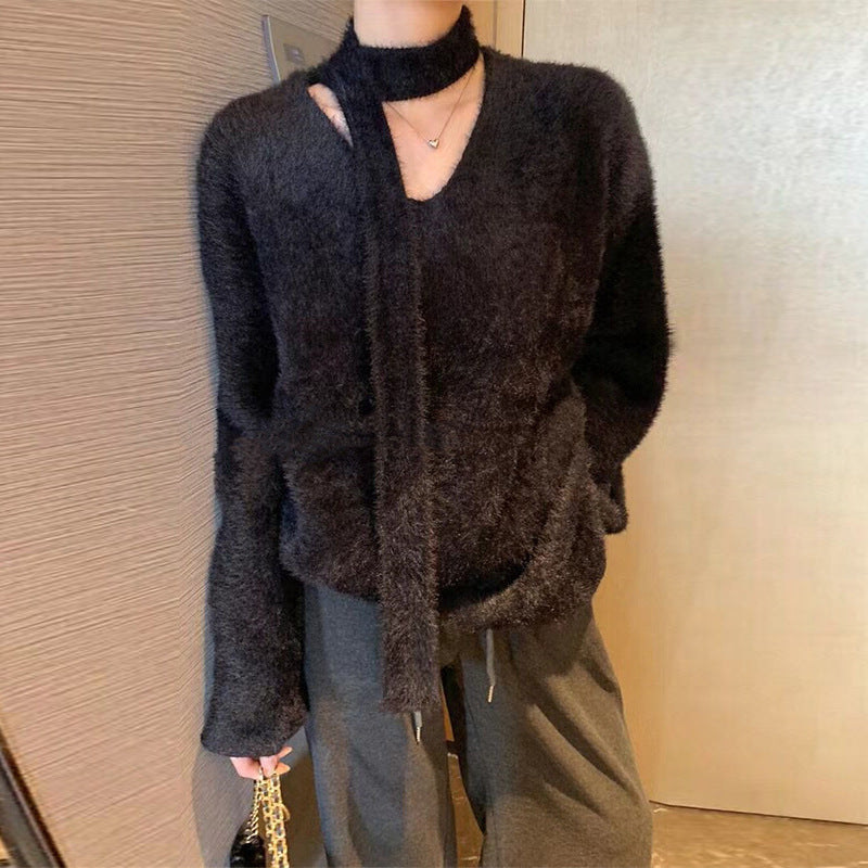 Dame grovstriktr sweater med dyb V-hals og flotte bånd detaljer Stilla