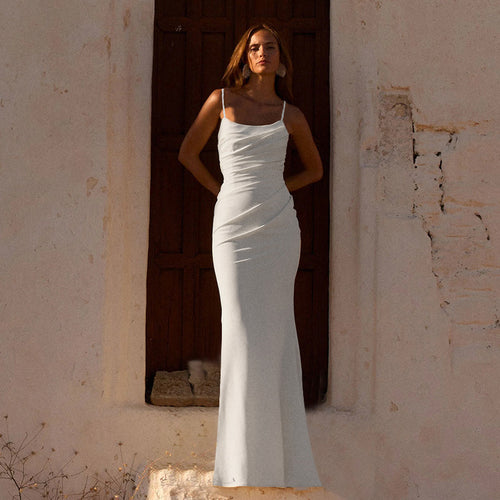 Dame Flydende Maxikjole med asymmetrisk snit og elegant drapering Skovae