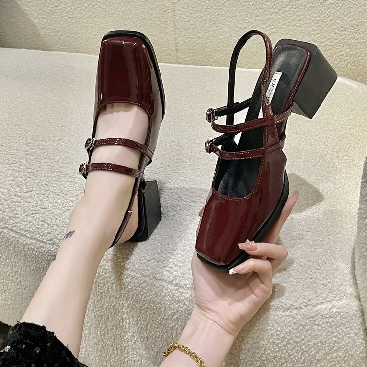Dame Slingback-Pumper med smart dobbelt rem og glitrende overflade Stilla