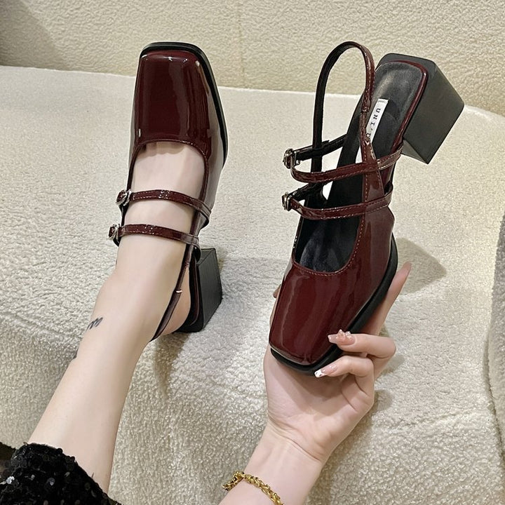 Dame Slingback-Pumper med smart dobbelt rem og glitrende overflade Stilla