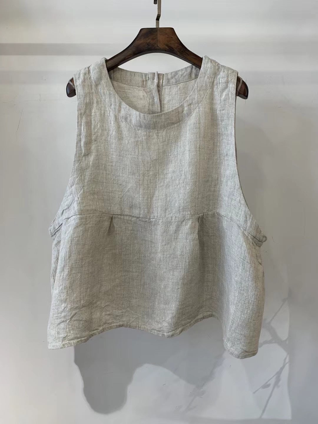 Femme Relaxed Fit ærmeløs linned top med sidelommer Stilla