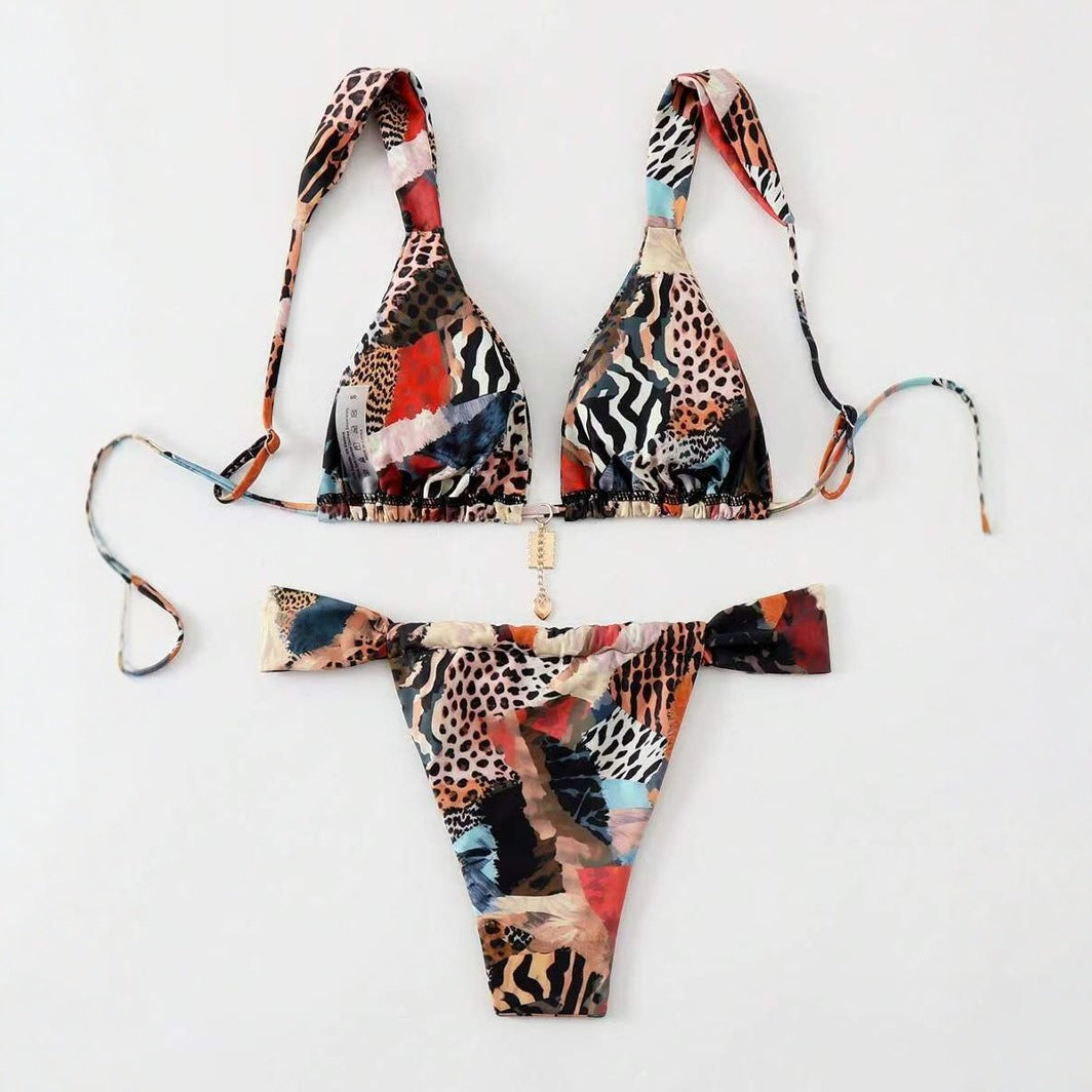 Dame Farverig mønstret Bikini med justerbare stropper og skinnende detalje Stilla