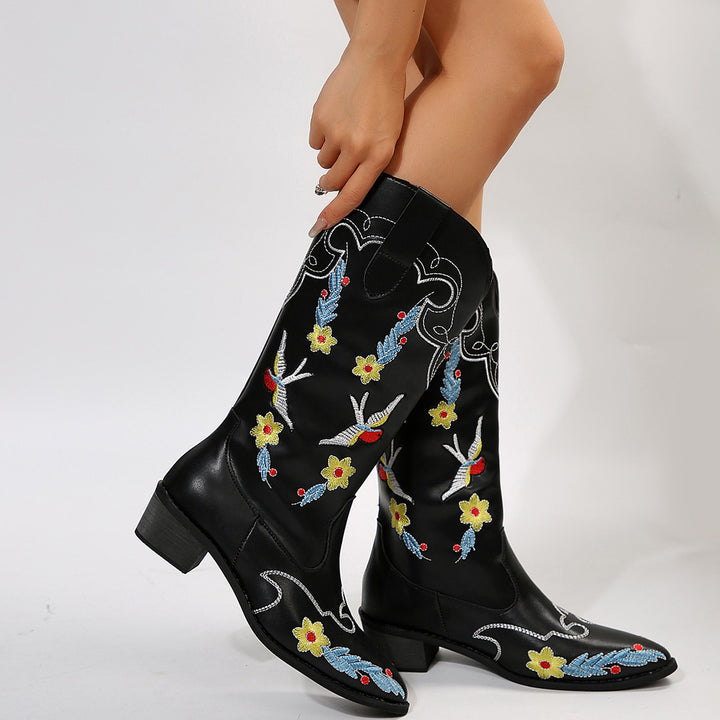 Dame cowboystøvler med kunstnerisk blomsterbroderi og robust design Stilla