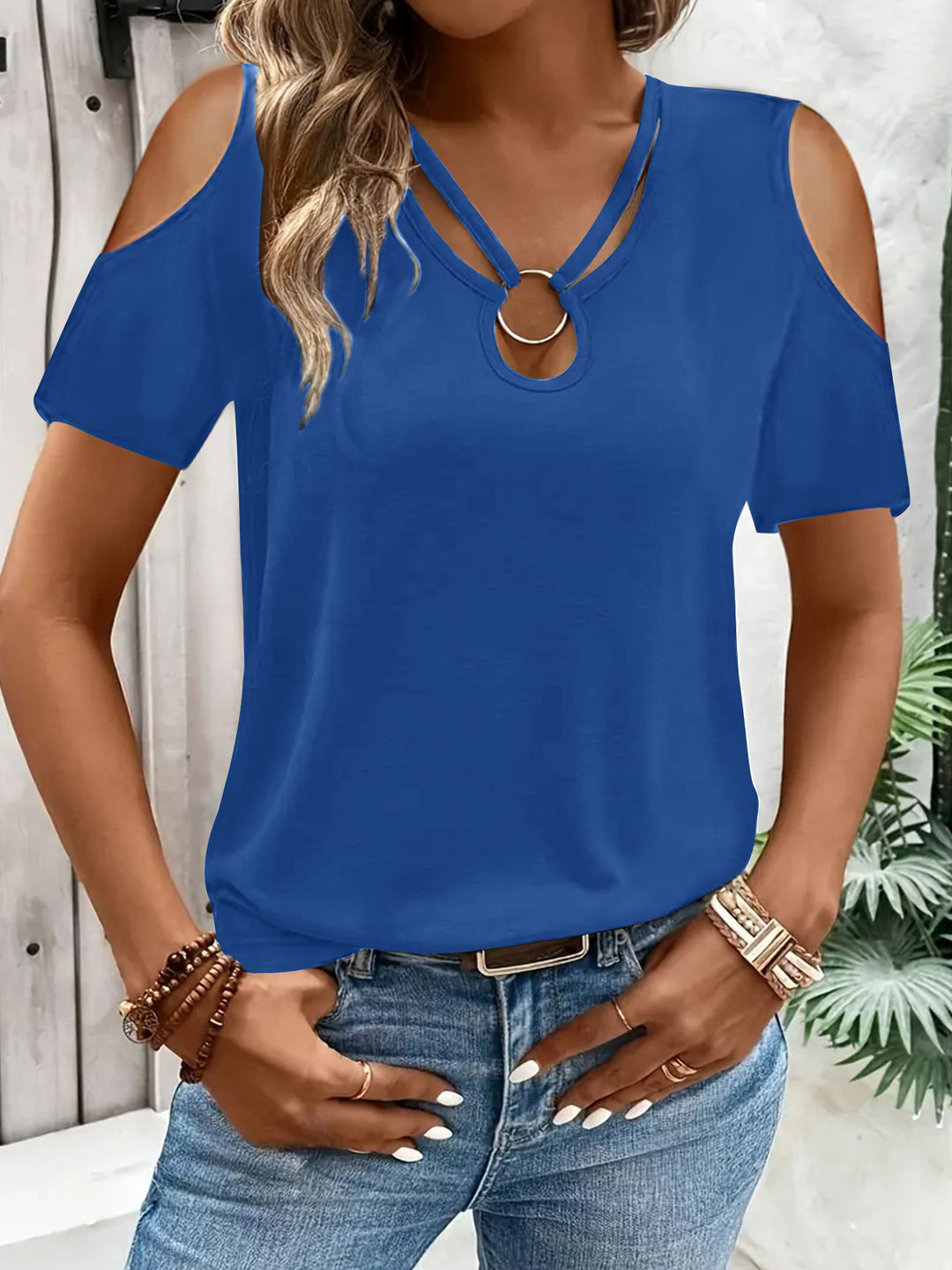 Dame afslappet T-shirt med cut-out ærmer og ringdetalje Stilla