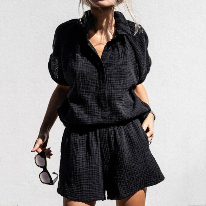 Dame fritids shorts sæt med oversized overdel og knapdetaljer Stilla