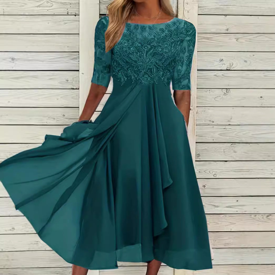 Dame aftenkjole med elegant broderedesign og flydende nederdel Stilla