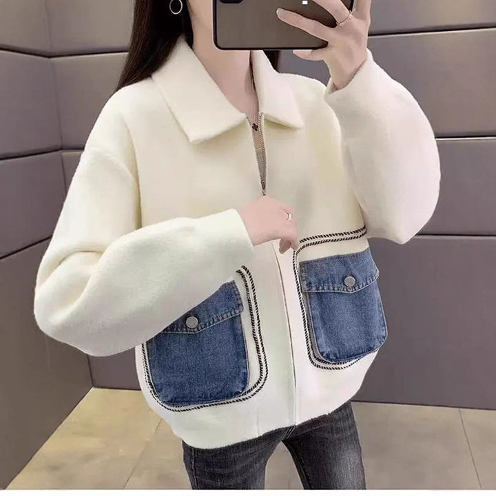 Dame fashionabel yderjakke med iøjnefaldende denimlommer Stilla