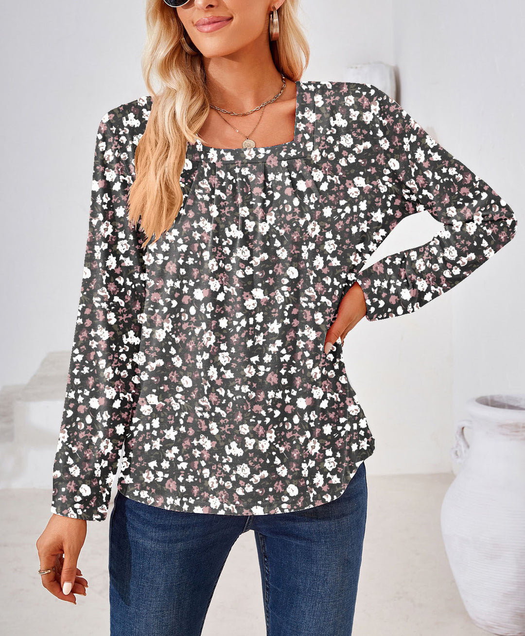 Damebluse med blomsterdesign og firkantet udskæring Stiila
