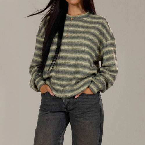 Kvinders hyggelige strikket sweater med moderne stribemønster Stilla