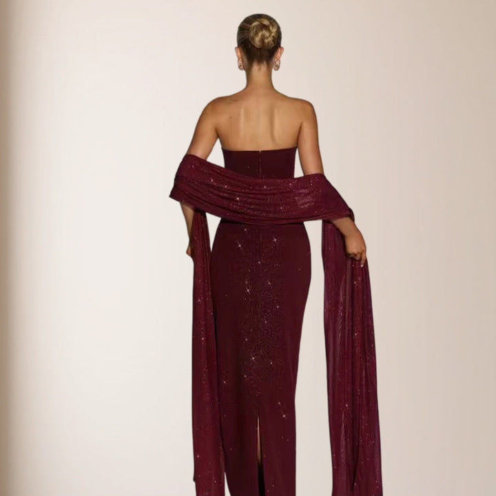 Kvinder elegant aftenkjole med glitrende pailletter og off-shoulder design