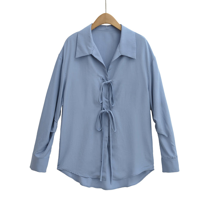 Damebluse med elegant snøring og løs pasform Stilla