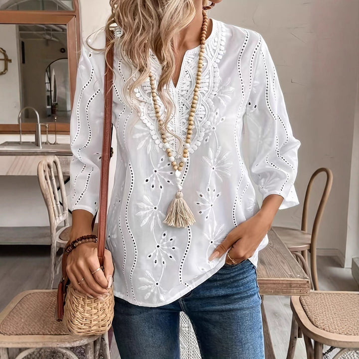 Damebluse med broderet design og luftig pasform Stilla