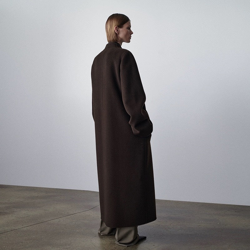 Kvinderens oversized trenchcoat lavet af høj kvalitets uldblanding Stilla