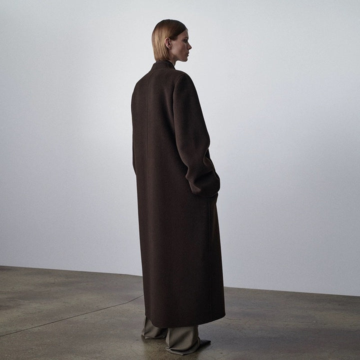 Kvinderens oversized trenchcoat lavet af høj kvalitets uldblanding Stilla