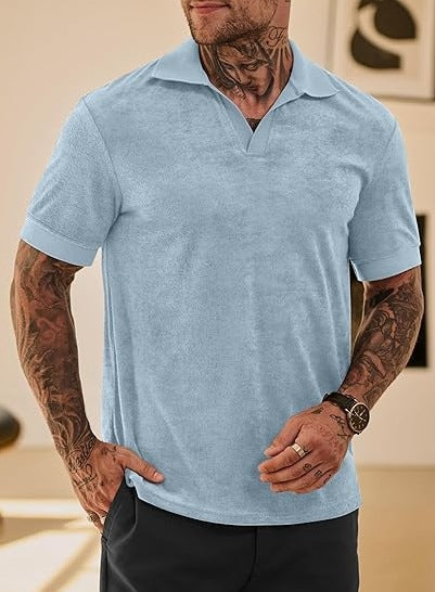 Herre polo shirt lavet af blødt bomuldsblanding med moderne V-halsudskæring Stilla