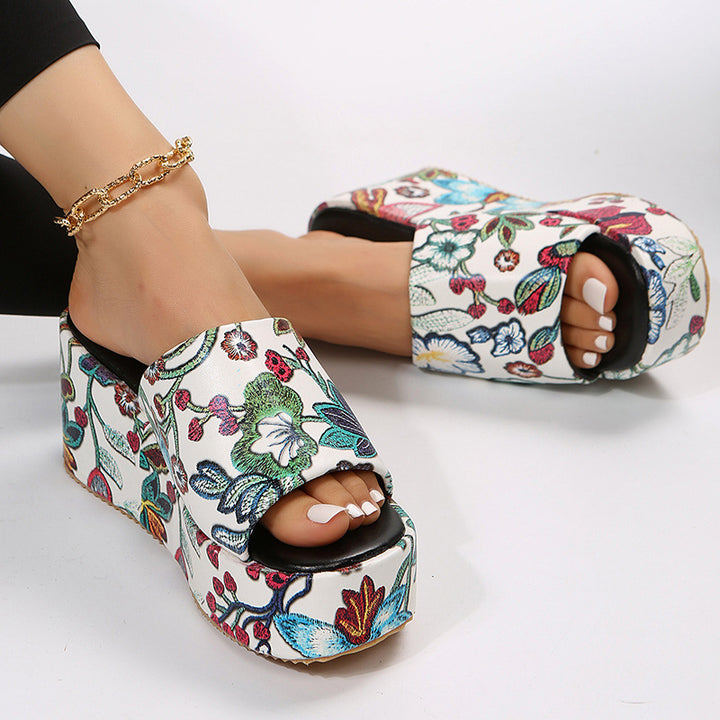 Dame platform-sandaler med blomsterdesign og skridsikker sål Stilla