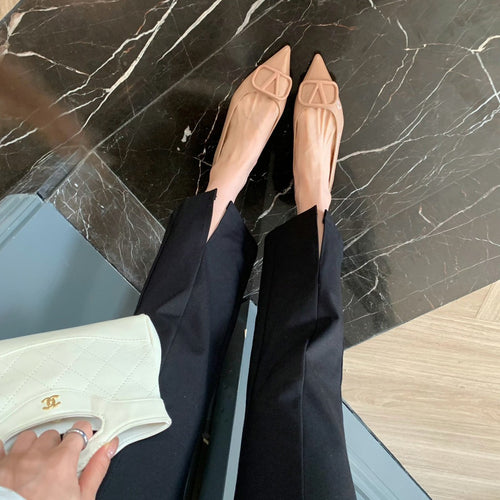 Dame elegante spidse ballerinaer med dekorativt rem-detalje Stilla