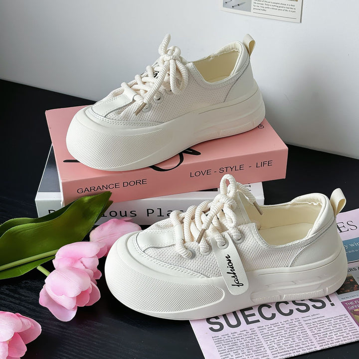 Dame Sneakers i sporty-moderne design med elastiske snørebånd og støddæmpende sål Stilla