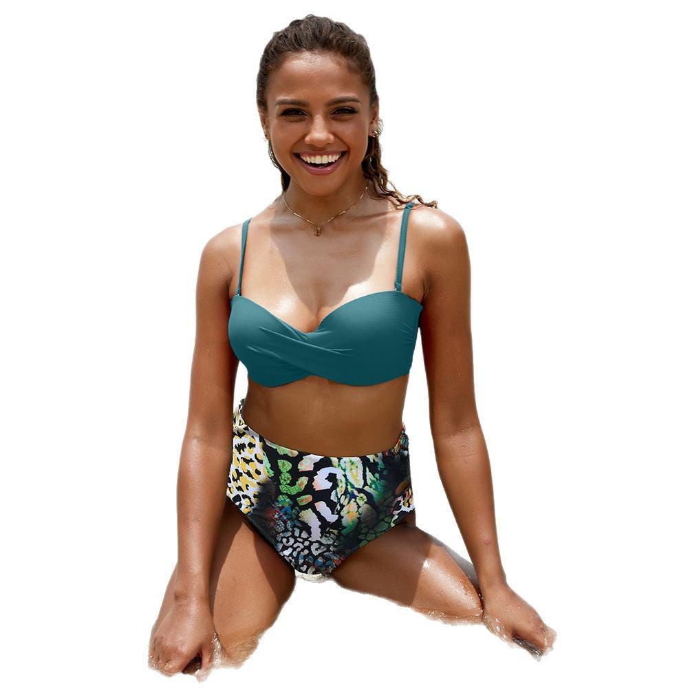 Dame bikini-top med trendy indpakningsdesign og højt skåret buksområde Stilla