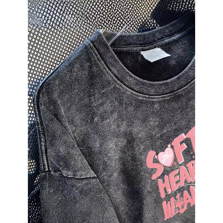 Dame afslappet T-shirt med kreativt hjerte-motiv og moderne skrift Stilla