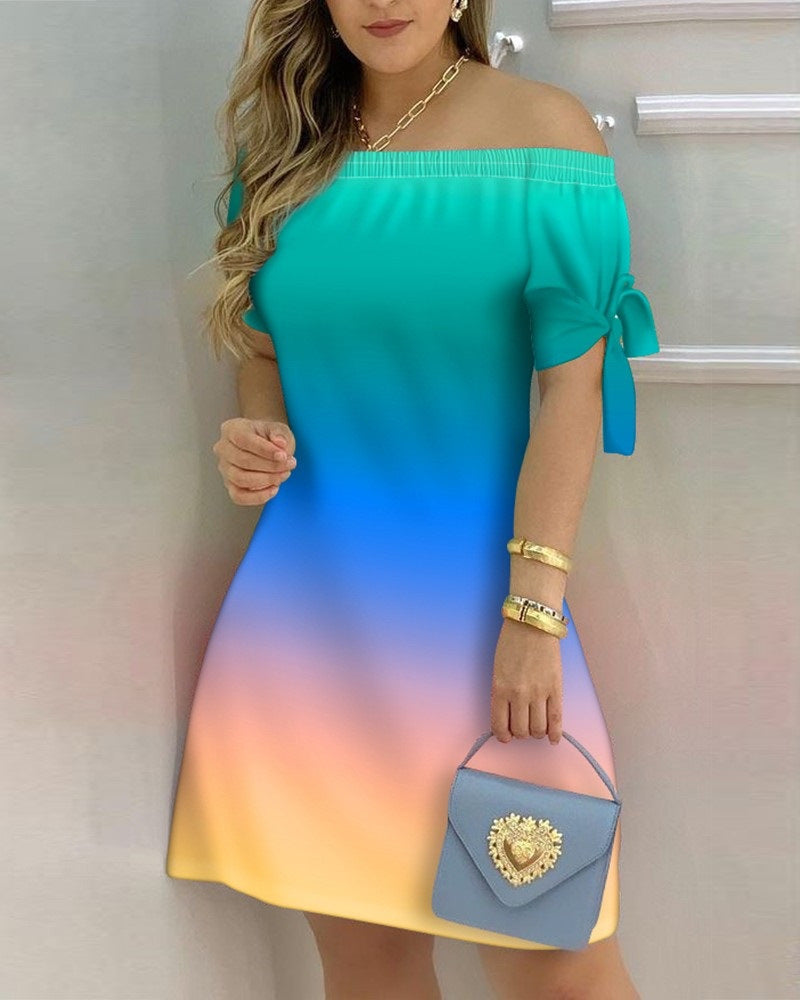 Dame Off-Shoulder Kjole med florale accenter og legende ærmer Stilla