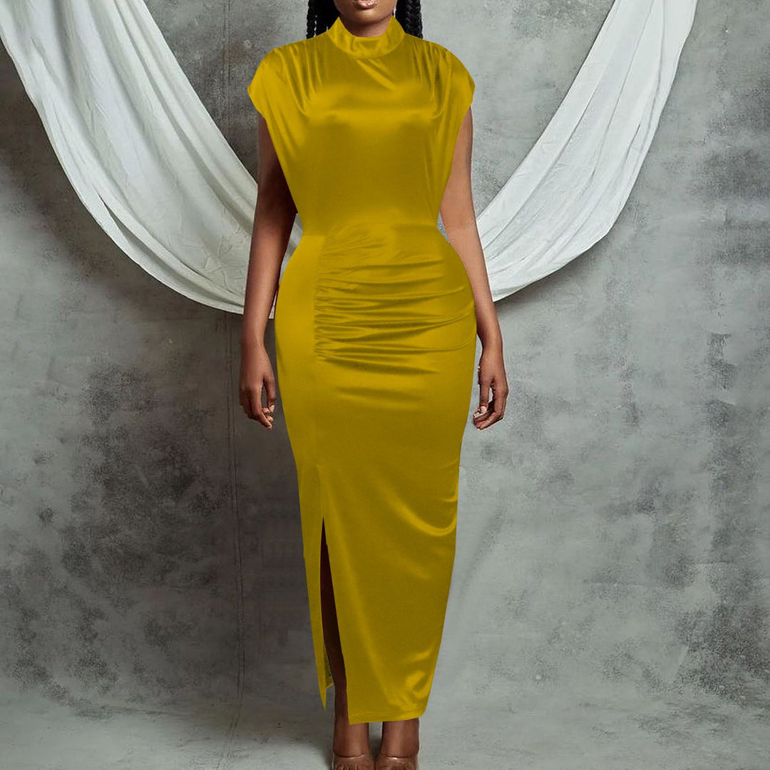 Dame maxikjole med asymmetrisk snit og elegant draperingselement Stilla