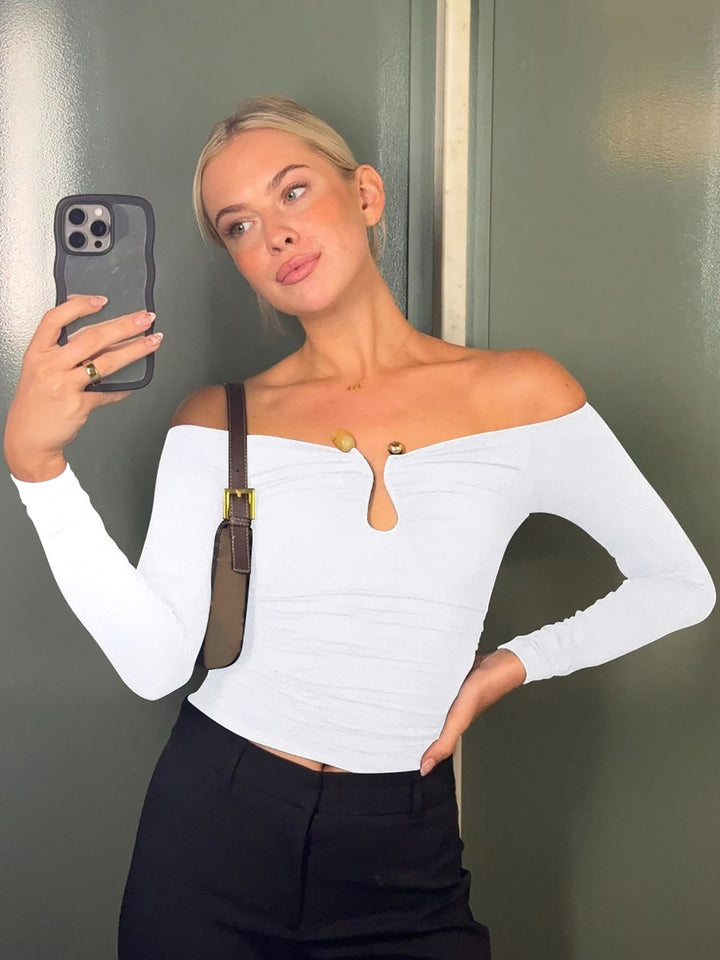 Dame Off-Shoulder Top med fine ruching-elementer og lange ærmer Stilla