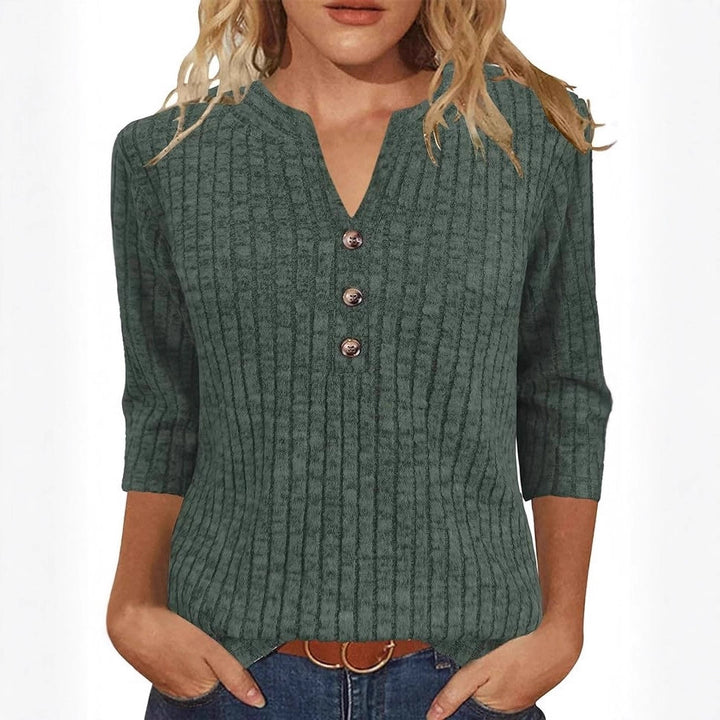 Kvinders strikket sweater med dekorative knaplukning og moderne ribbet mønster Stilla