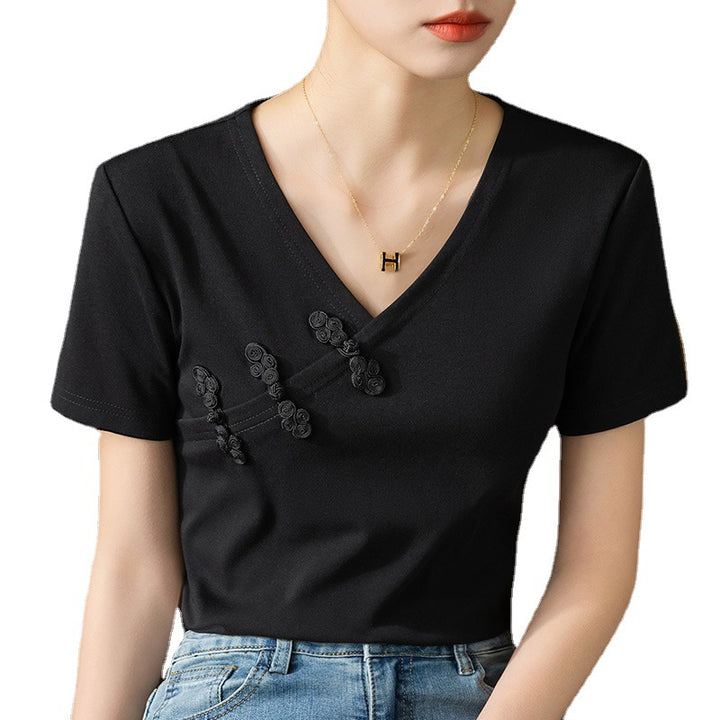 Dame T-shirt med elegant V-udskæring og dekorative knapdetaljer Stilla