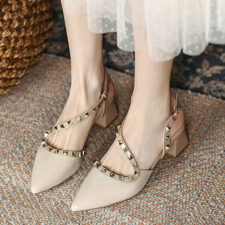 Damer elegante Slingback-pumps med dekorative nitter og komfortabel blokhæl Stilla