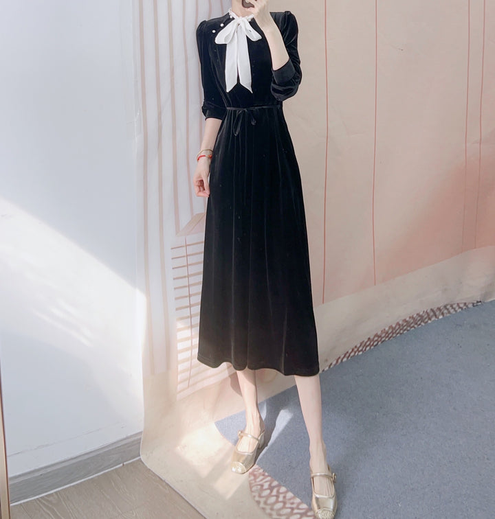 Dame Elegant Velour-Midi Kjole med Buekrave og Dekorative Knapdetaljer Stilla