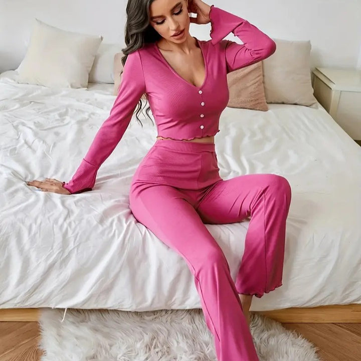 Dame pyjamasæt med knapper og moderne snit Stilla