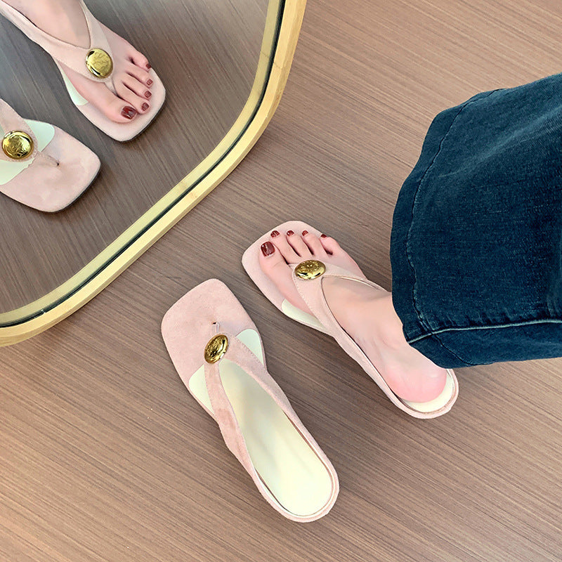 Dame stilige metalliske flip-flops med dekorativt gyldent accent Stilla