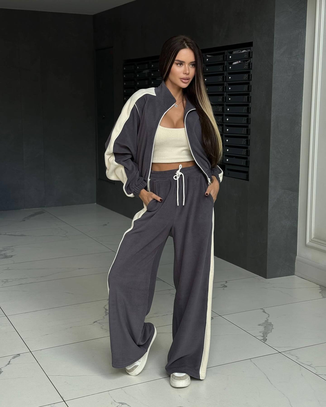 Kvinders oversized tracksuit med grafisk print og brede bukser Stilla