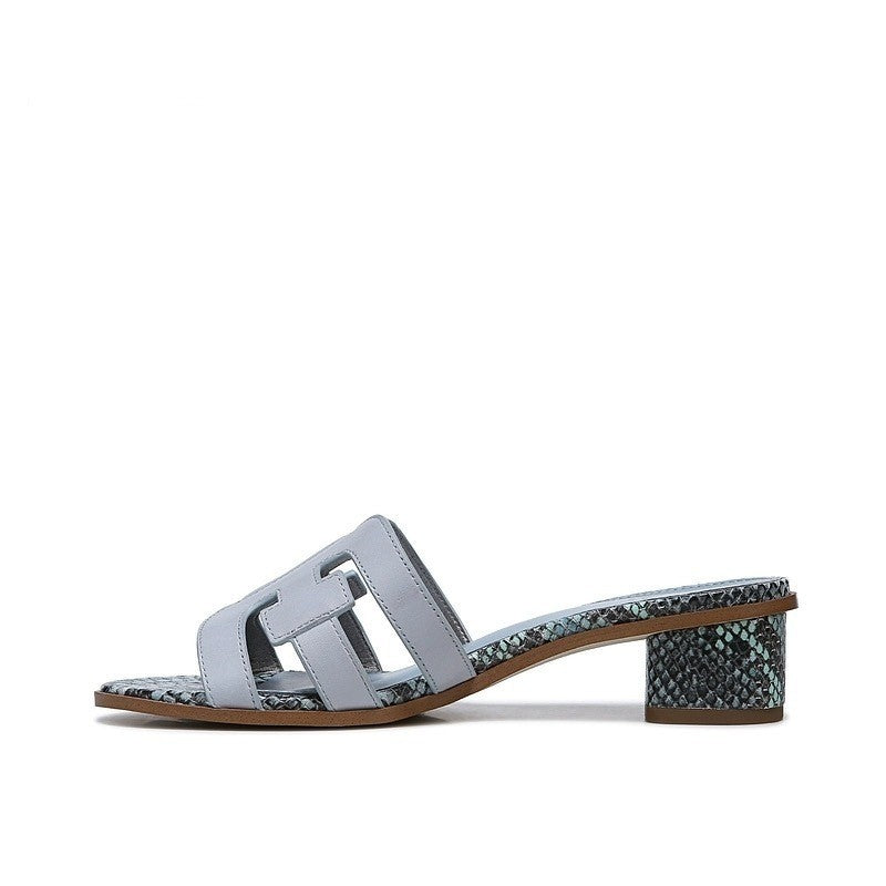 Dame mode slippers med elegant blokhæl og detaljeret designet overmateriale Stilla