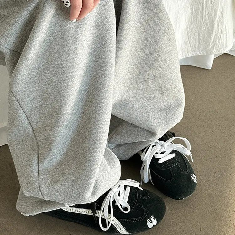Damer sporty sneakers i moderne design med kontrastfarvede snørebånd og robustOverdel Stilla
