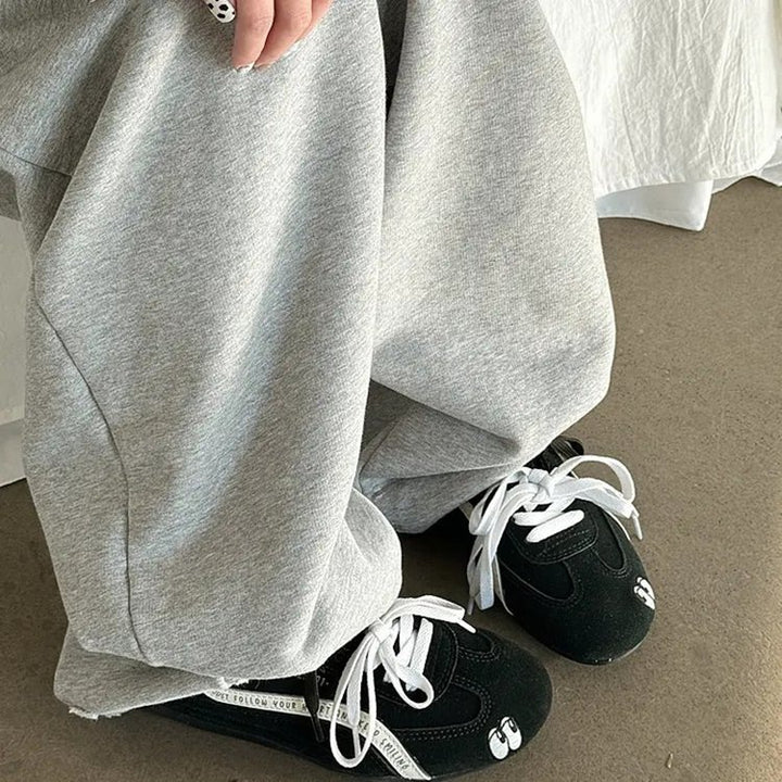 Damer sporty sneakers i moderne design med kontrastfarvede snørebånd og robustOverdel Stilla