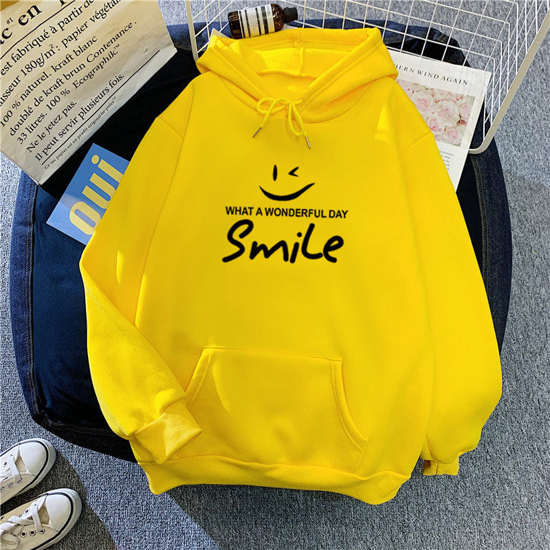 Kvinders hættetrøje med glad smileprint Skovae