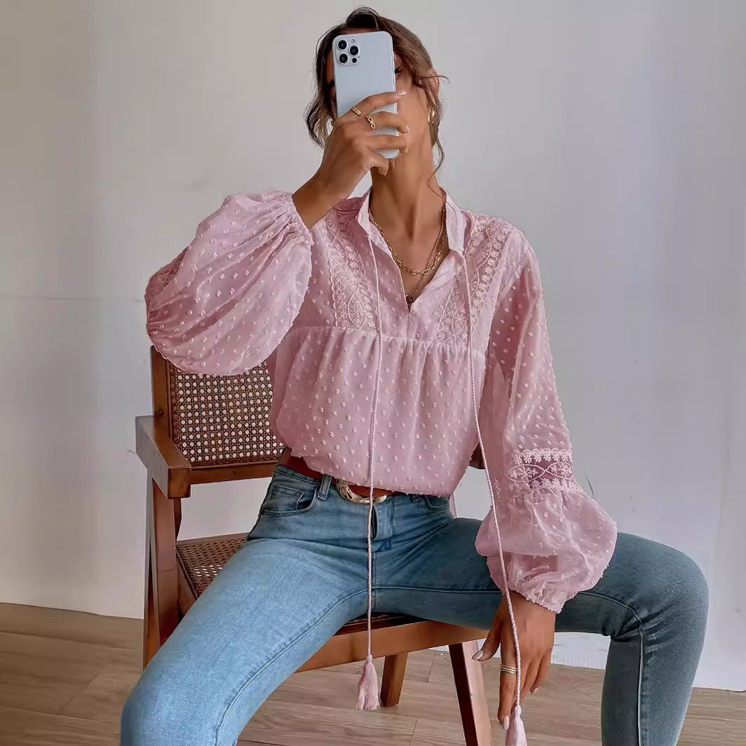 Damebluse med flæseærmer og fine broderier Stilla