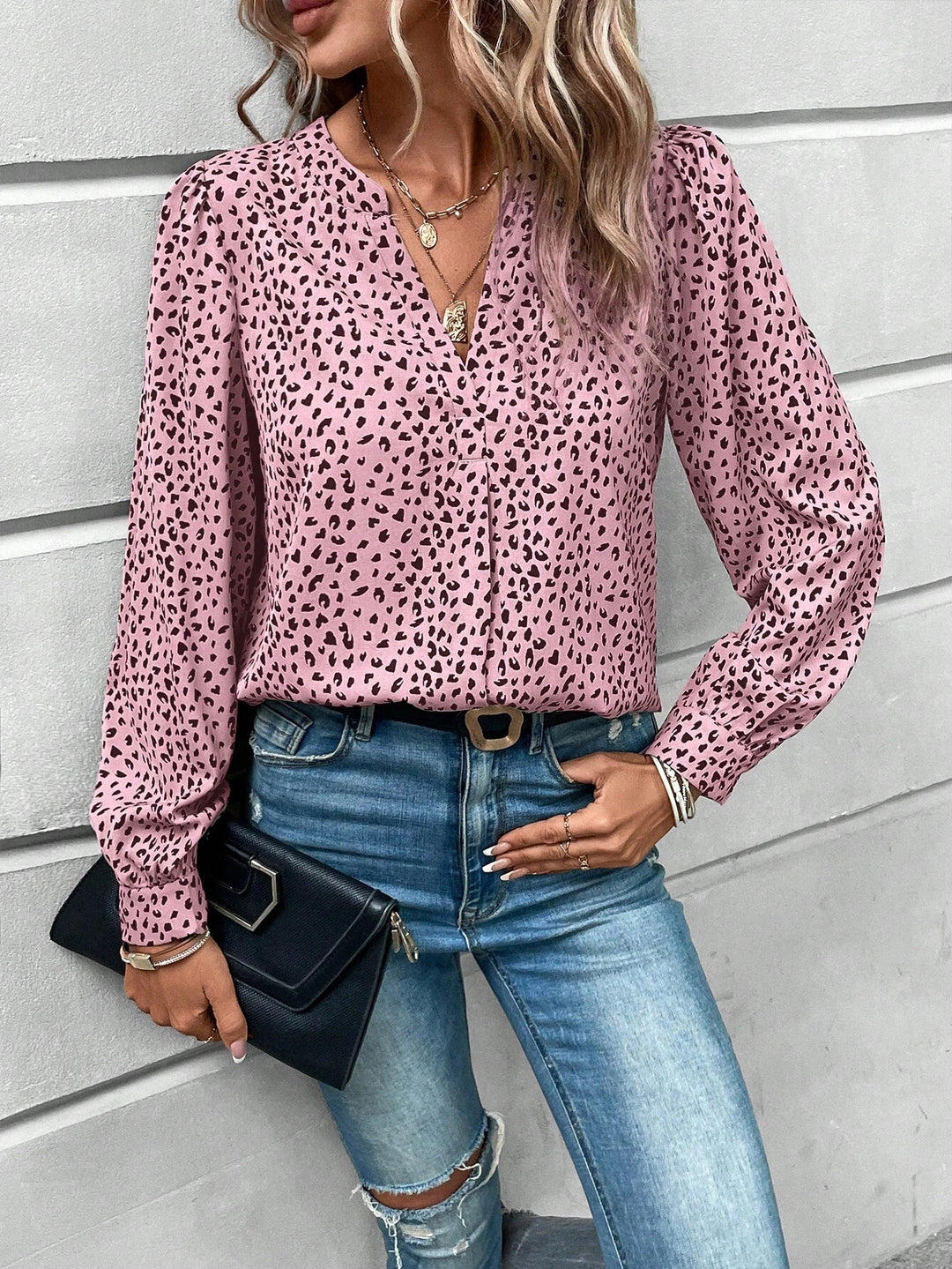 Dame afslappet bluse med leopardprint og fashionable pufærmer Stilla