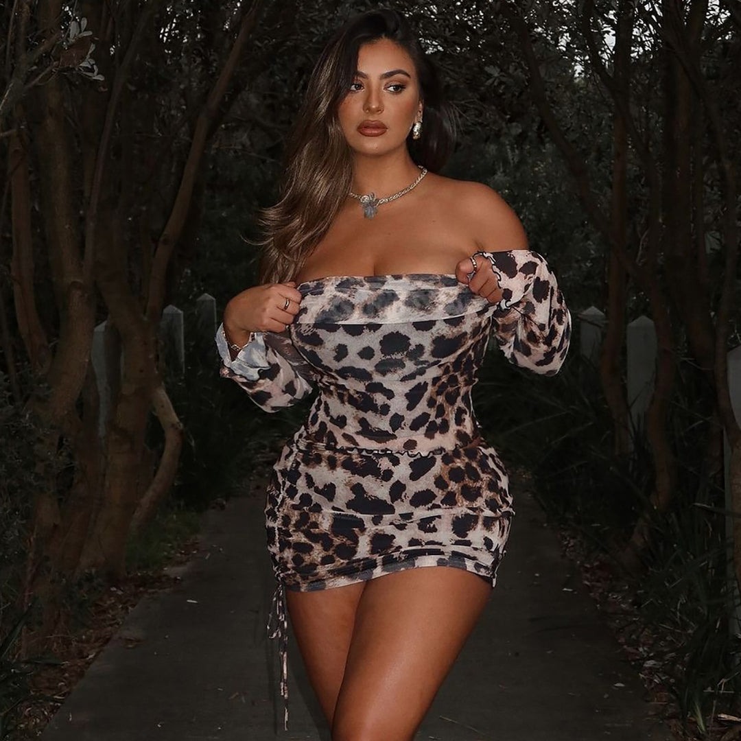 Dame Elegant og tætsiddende Off-Shoulder Outfit i unikt leopardmønster Stilla