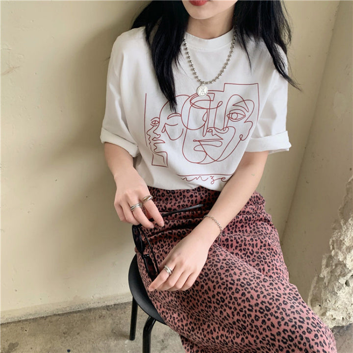 Dame T-shirt med kunstnerisk minimalisme Stilla