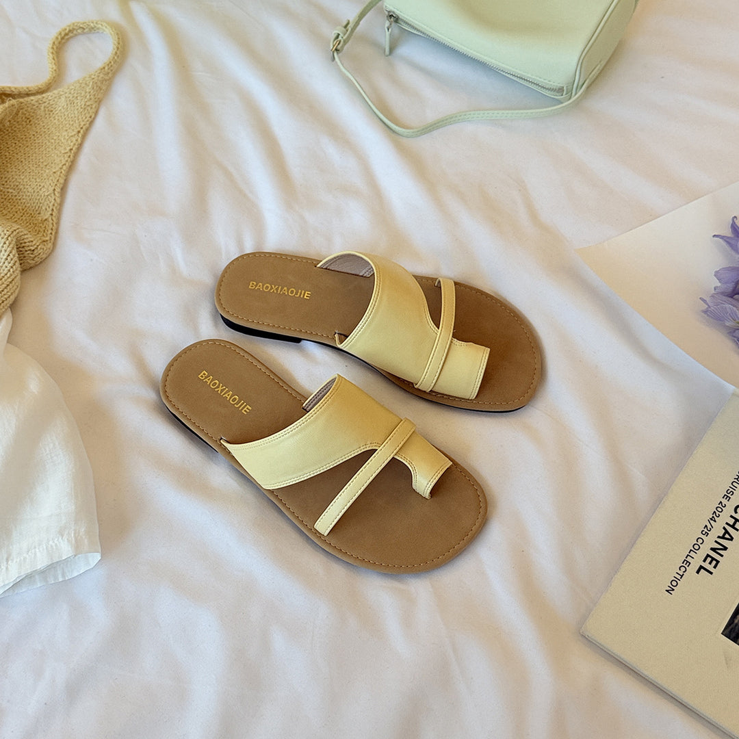 Femme Strappy Slide Sandaler med metalliske accenter Stilla