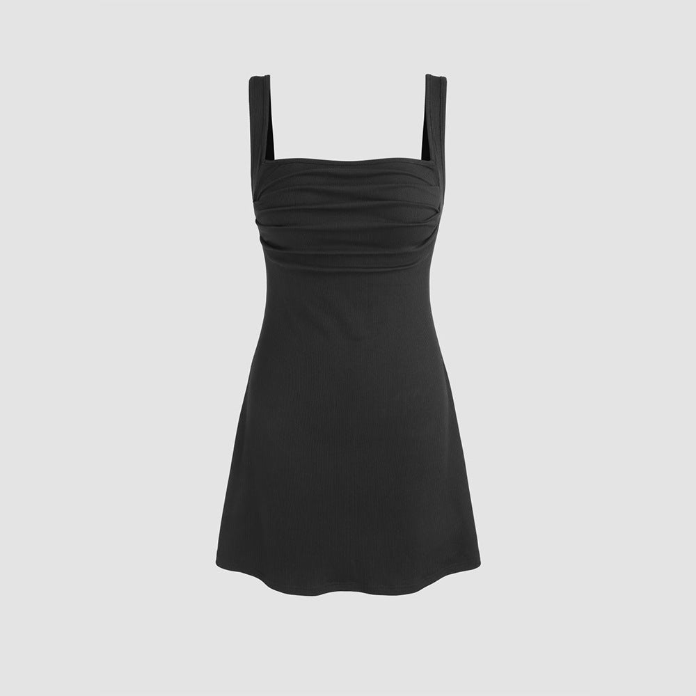 Dame fitted mini kjole med smalle stropper og drapering Stilla