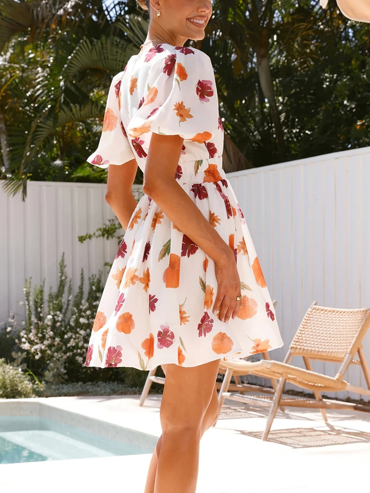 Dame sommerkjole lavet af let bomuldsstof med blomstret design Stilla