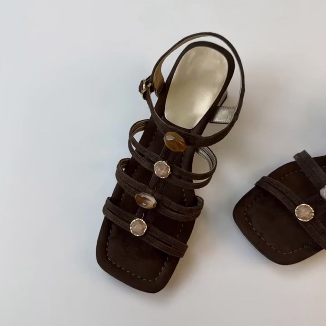 Dame sandaler med blokhæl og dekorative accenter Stilla